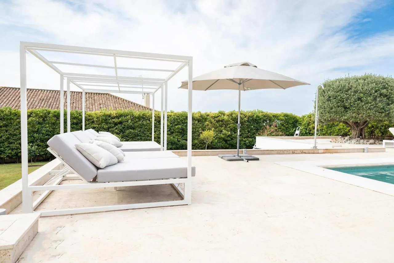 Large 5 Bedroom Villa With Heated Pool + Sea Views Marbella