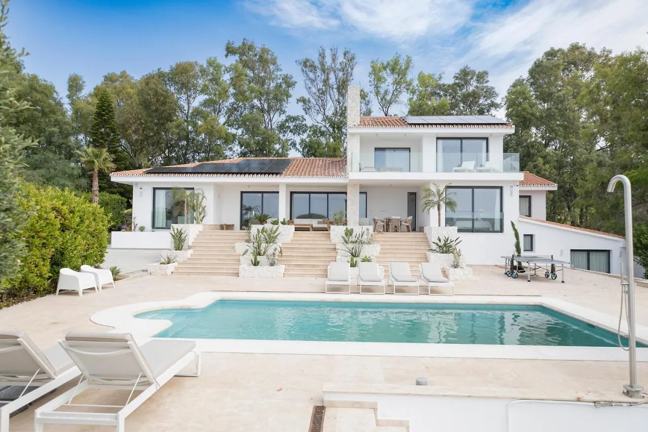 Large 5 Bedroom Villa With Heated Pool + Sea Views Marbella