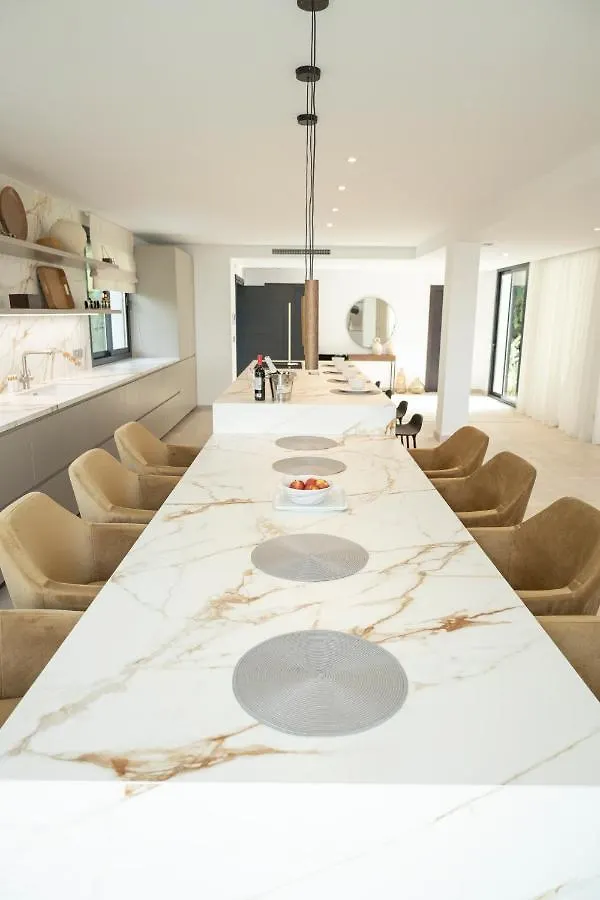 Large 5 Bedroom Villa With Heated Pool + Sea Views Marbella 0*,