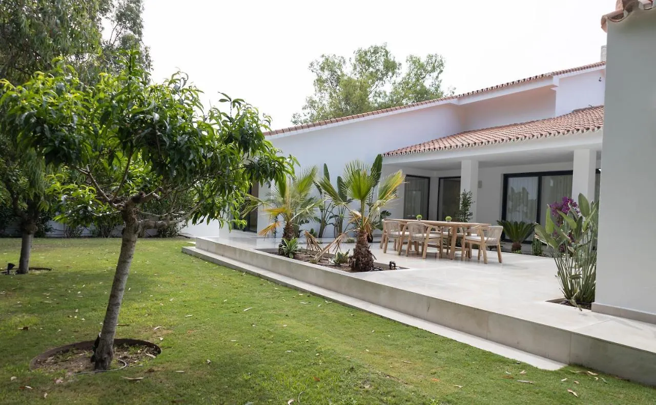 Large 5 Bedroom Villa With Heated Pool + Sea Views Marbella