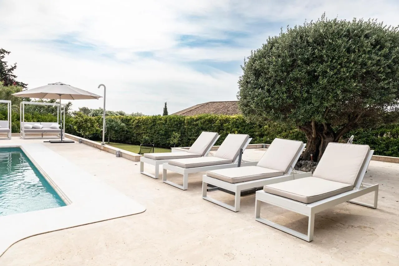 Large 5 Bedroom Villa With Heated Pool + Sea Views Marbella