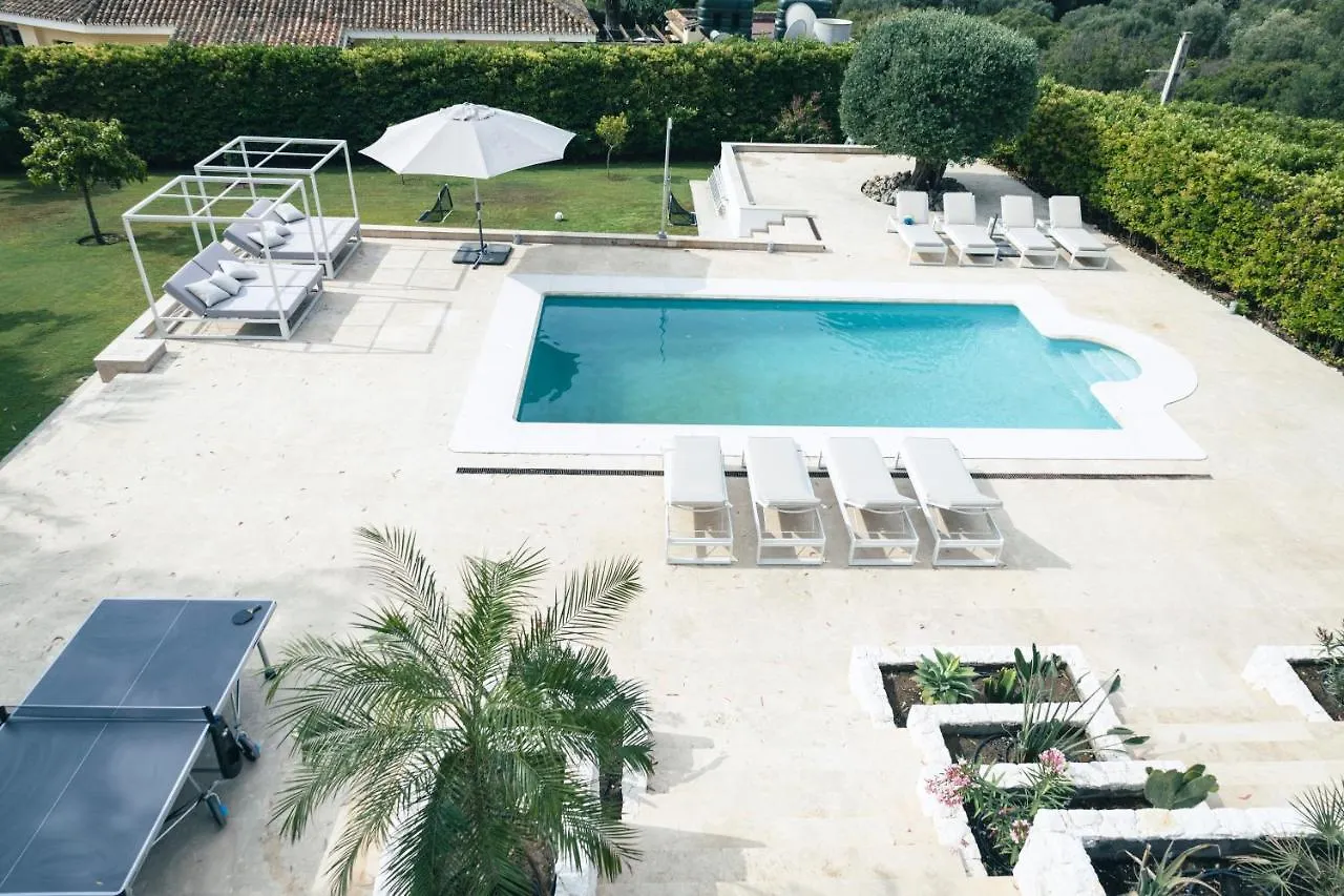 Large 5 Bedroom Villa With Heated Pool + Sea Views Marbella