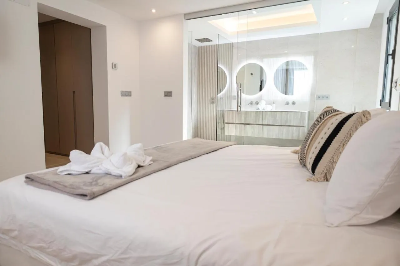 Large 5 Bedroom Villa With Heated Pool + Sea Views Marbella 0*,