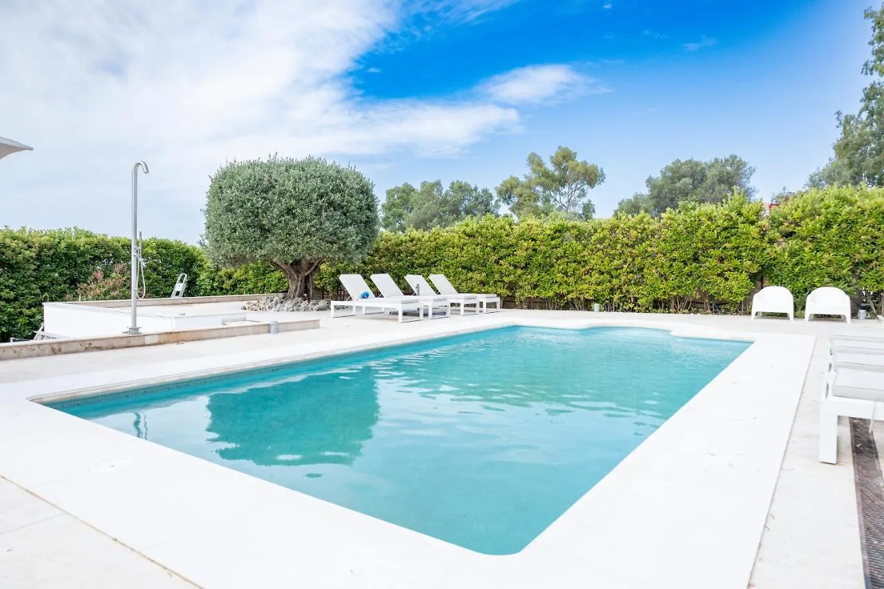 Large 5 Bedroom Villa With Heated Pool + Sea Views Marbella Spain