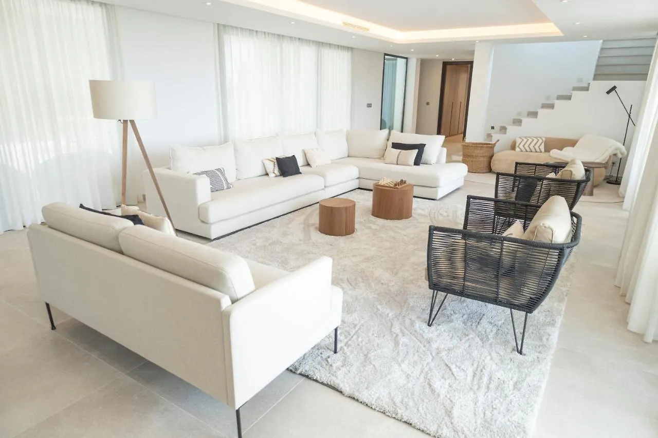 Large 5 Bedroom Villa With Heated Pool + Sea Views Marbella