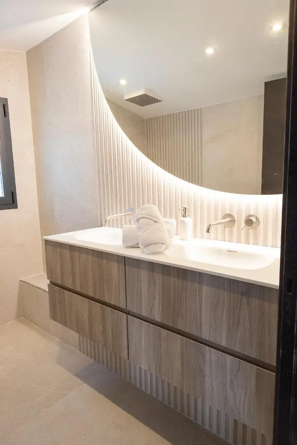 Large 5 Bedroom Villa With Heated Pool + Sea Views Marbella