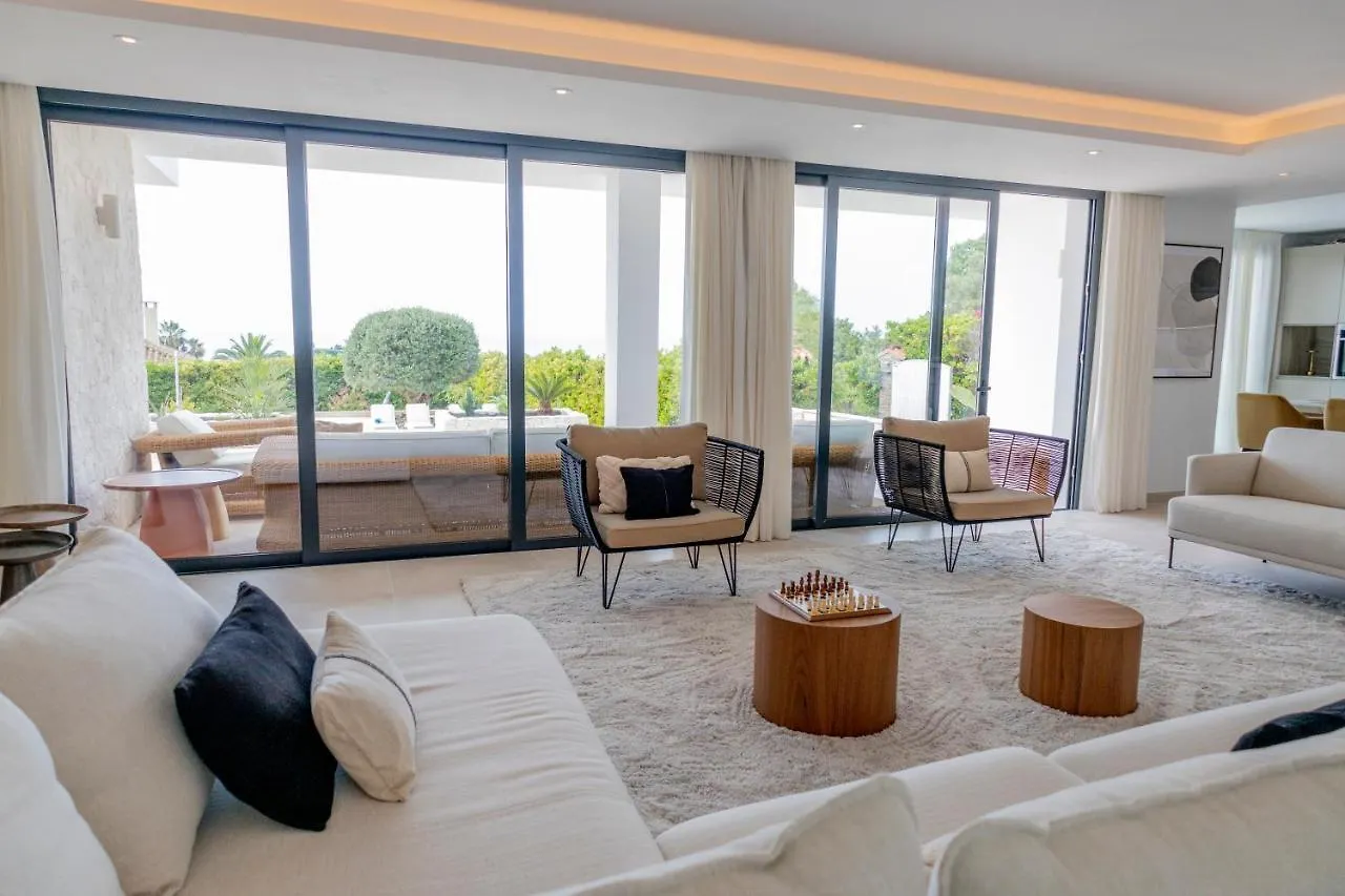 Large 5 Bedroom Villa With Heated Pool + Sea Views Marbella